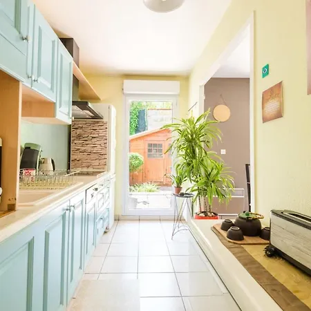With Parking And Small Garden * Bordéus
