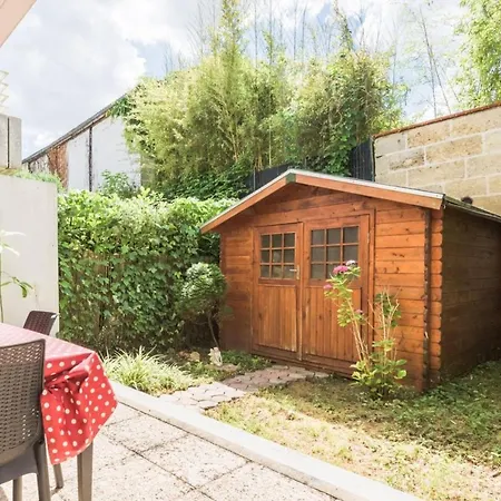 With Parking And Small Garden Apartamento
