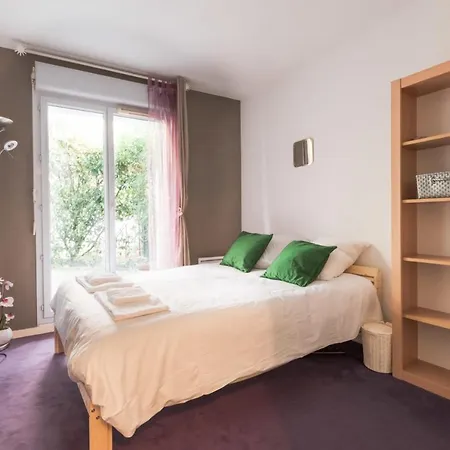 Apartamento With Parking And Small Garden